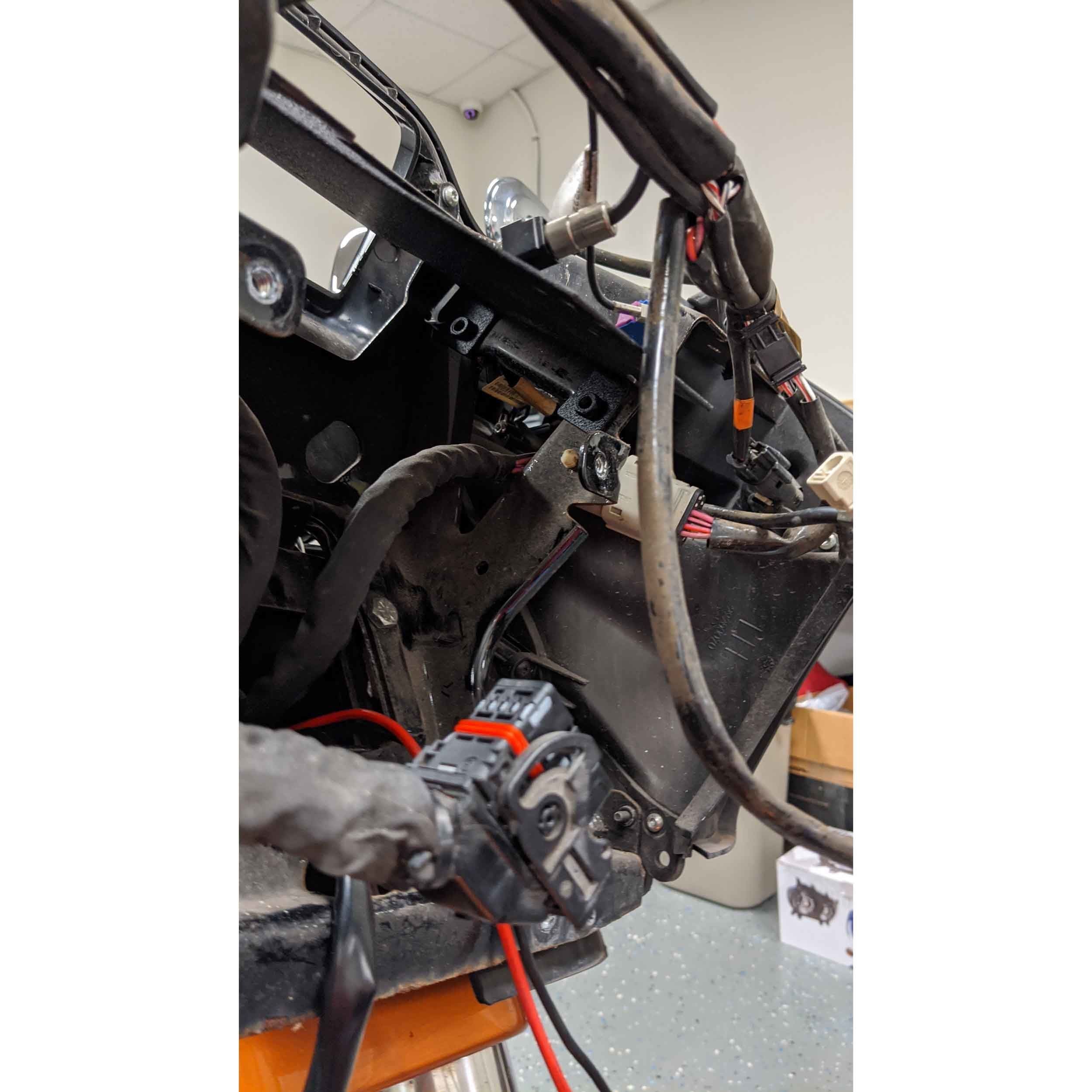 Saddle Tramp BC-AMP04 - Amplifier Mounting Bracket Harley Davidson Road Glide 2015-U