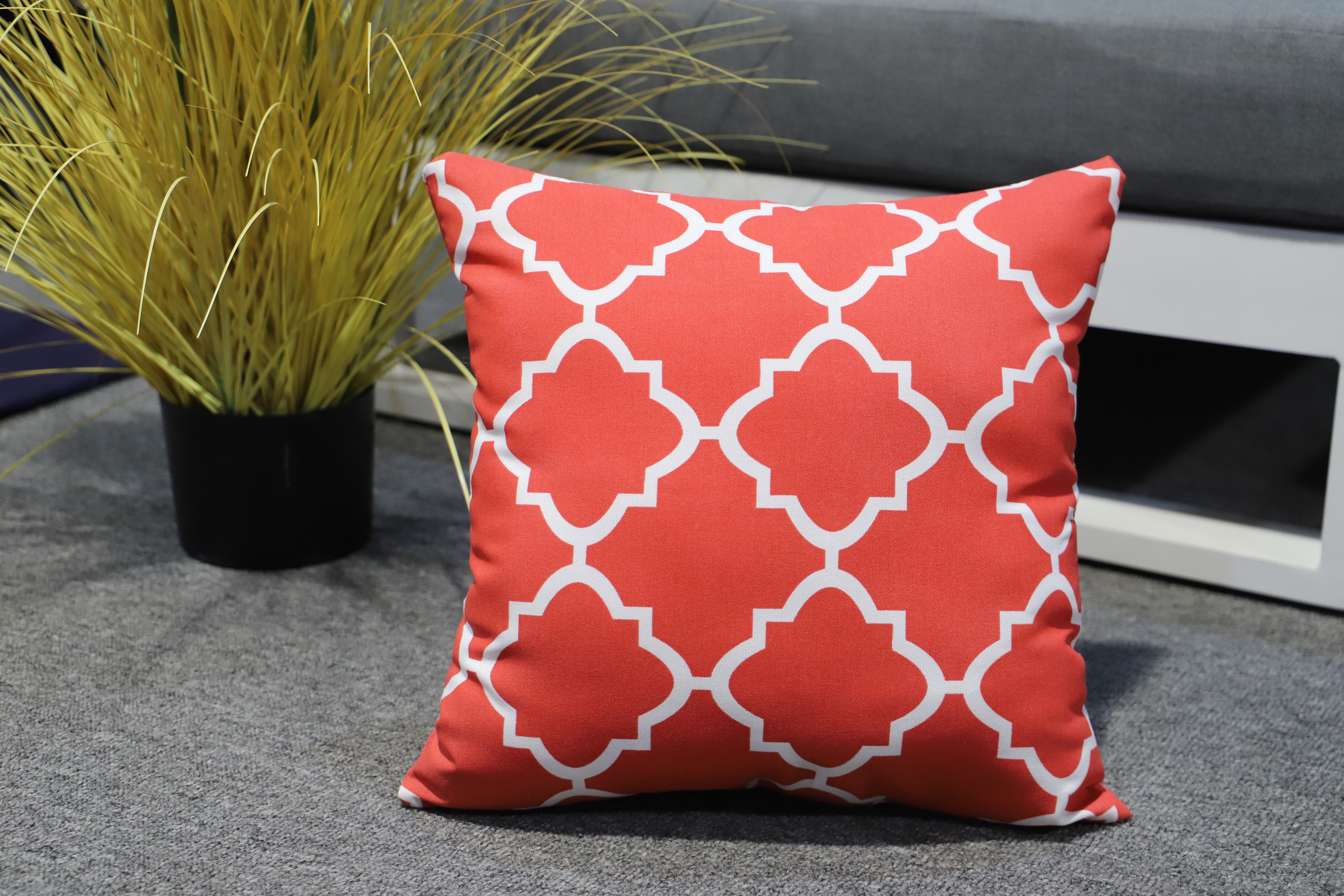 MOSS MOSS-0912G - 16 "x 16" RED BACKGROUND decorative pillow